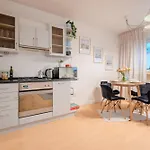 Rezydencja Filmowa- Wygodny Apartament 10 Min Od Lotniska I Centrum
