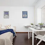 Cozy Old Town Apartment