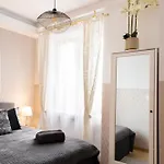 Clicktheflat Szkolna Palace Of Culture Apart Rooms
