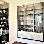 Luxury Apartments Mondrian Market Square III