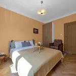 70M2 Warsaw Wola Apartment - Top Location, 2 Bedrooms, 1St Floor - By Rentujemy