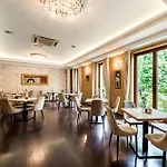 Hotel \
