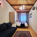 Husarska 60