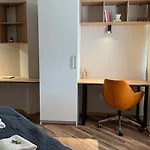 A1 - Kings Big Room - Warsaw City Haven - Two Shared Bathrooms