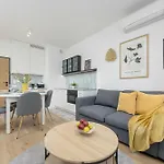 Nowoczesne Apartamenty Z Balkonem Kolejowa Nu Warszawa Wola By Noclegi Renters