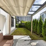 Spacious Family Apartment With Garden & Parking By Noclegi Renters