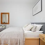 Elegant Filtry Apartment With Parking In Warsaw By Noclegi Renters