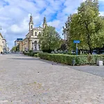 Nowoczesny Apartament Przy Alejach Solidarnosci W Warszawie By Rent Like Home