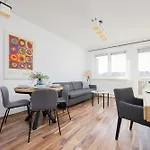 Spacious Apartment With Parking And Balcony By Noclegi Renters
