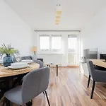 Spacious Apartment With Parking And Balcony By Noclegi Renters