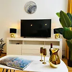 Luxury 4-Bedroom Apartment In Centre - Self-Check In & Fast Wifi