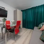 Unitapartament Short Rent Apartment In Warsaw By Metro Station Rondo Onz Apart With 3Bedrooms 22