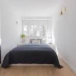 Downtown Apartment Near River By Rentujemy