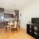 Modern & Spacious Apartment With Balcony And Parking By Noclegi Renters