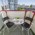 Modern & Spacious Apartment With Balcony And Parking By Noclegi Renters