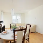 Modern & Spacious Apartment With Balcony And Parking By Noclegi Renters