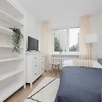 Komfortowy Apartament W Warszawie Z Dwiema Sypialniami Blisko Rzeki By Rent Like Home