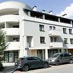 A1 - Kings Big Room - Warsaw City Haven - Two Shared Bathrooms