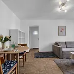 Warsaw Downtown - Balcony, Vistula River Nearby - By Rentujemy