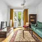 Stylish Apartment On Saska Kepa