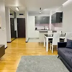 Nowoczesne Mieszkanie Z Miejscem Postojowym Warszawa