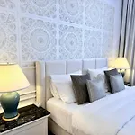 Mondrian Luxury Suites Unesco Old Town
