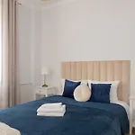 Chmielna Green Apartment
