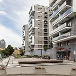 Wola Apartment By Esteum Host