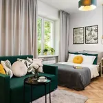 Walnut Delight Apartment A Stare Miasto