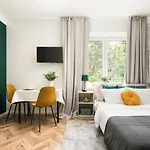 Walnut Delight Apartment B Old Town