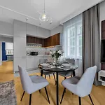 Warsaw Old Town Apt - Top Location, Workspace - By Rentujemy