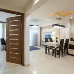 Close-Urban Chic - One Bedroom Apartment -Luxury Warsaw Stays - Grzybowska 5