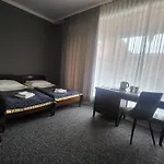 Hostel Bialoleka - Darmowy Parking, Szybkie Wifi!