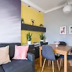 Modern And Cozy- Central Location-B11/13