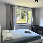Quiet Apartment Near The Park, Metro, Centre, Wi-Fi - By Hik Apartments