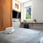 Oomph Warsaw Central Apartment
