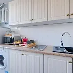 Super Central Suite With Air Conditioning New Flat With Wifi