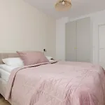 Warsaw Skyline Apartment By Noclegi Renters