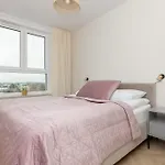 Warsaw Skyline Apartment By Noclegi Renters