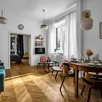 Warsaw Suite Near River - 58M2, Metro, Balcony