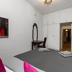 Close-Central Warsaw Apartment - Great Location- Warsaw Stays- Freta