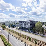 Fajny Apartament Z Parkingiem, Obok Metra.