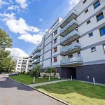 Fajny Apartament Z Parkingiem, Obok Metra.