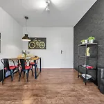 Warsaw Leszno Apartment With Parking - By Rentujemy