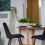 Specious Studio With Park View Warsaw