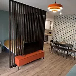Orange Apartment With Balcony - Free Parking
