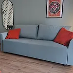 Orange Apartment With Balcony - Free Parking