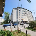 Noakowskiego - Serce Warszawy, Hala Koszyki