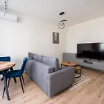 Wilanow Sarmacka Apartment With Garden