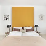 3-Bedroom Luxurious Apartment Warsaw